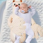 Perna multifunctionala pentru bebelusi, pentru un somn linistit, pentru dezvoltarea independentei, anticolici, pentru acasa si calatorii, 3 luni-2 ani, Ursulet crem - imagine 3