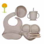 Set hranire bebelusi cu farfurie inima, cu jucarie dentitie portocala, silicon, BPA free, antialergenic, cu ventuze, crem