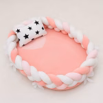 Cosulet cu perna cu stelute pentru bebelusi, portabil, margini impletite Bumper, bumbac, alb, roz inchis, roz