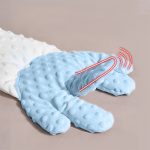 Cosulet Multifunctional, pentru bebelusi, Inteligent, cu Manuta Interactiva pentru linistirea copilului, Telecomanda, 2 Pernute Confort, Centura de siguranta, alb cu albastru - imagine 3