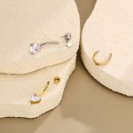 Piercing pentru buric din Titan ASTM F136, auriu cu cristale zirconia , model floare elegantă - imagine 4