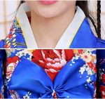 Costum Japonez Gheisa albastru cu rosu pentru Fete – Kimono Albastru cu Imprimeu Floral si Centura Obi - imagine 4